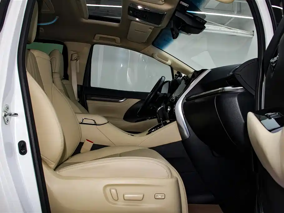 Toyota Alphard 2023 — фото 19