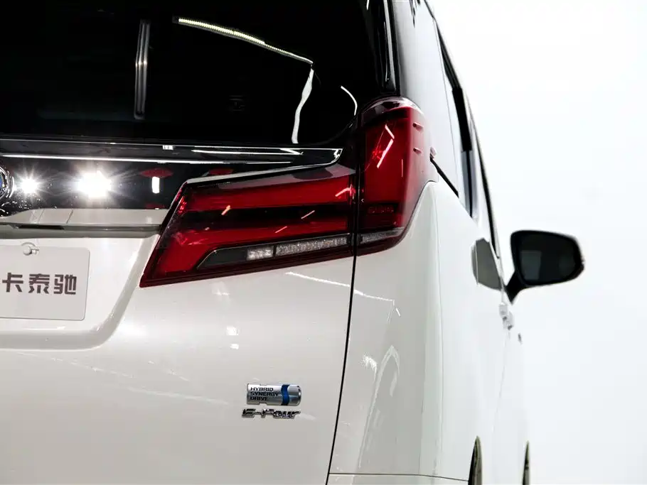 Toyota Alphard 2023 — фото 10
