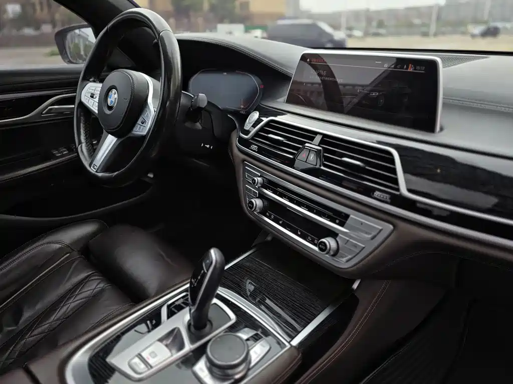 BMW 7 Series 2020 — фото 9