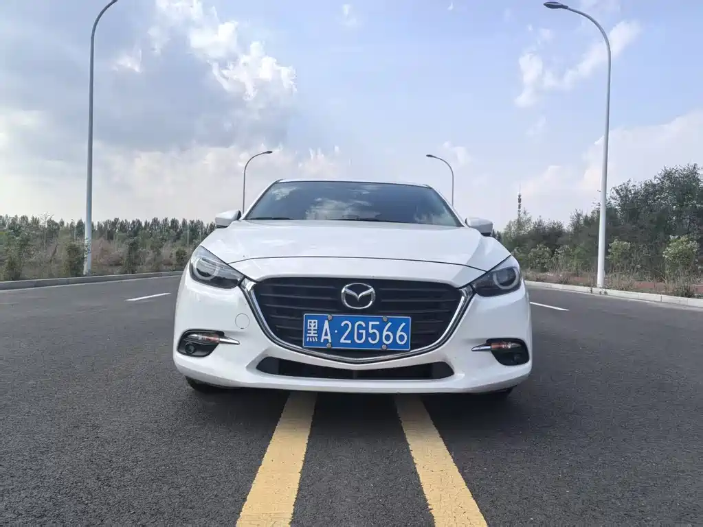 Mazda 3 Axela 2018 — фото 2