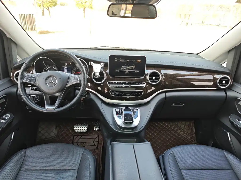 Mercedes-Benz V-Class 2018 — фото 18