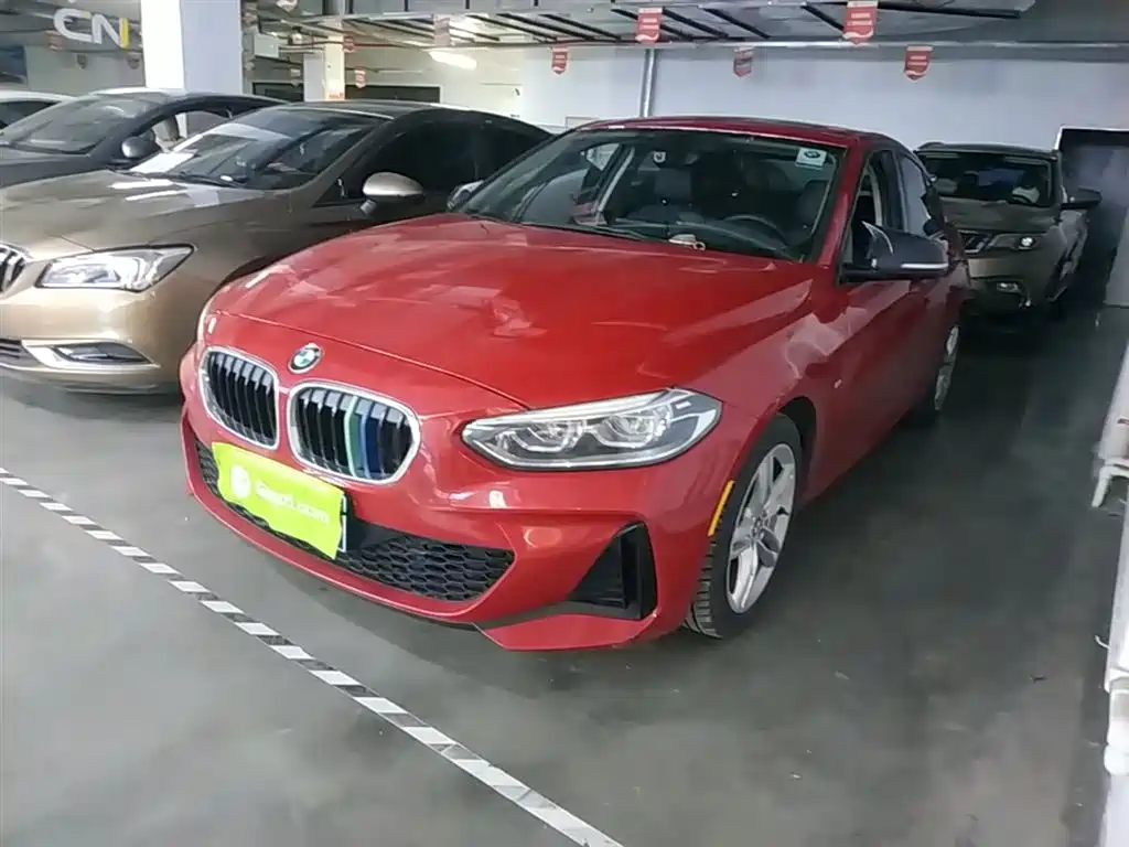 BMW 1 Series 2019 — фото 1