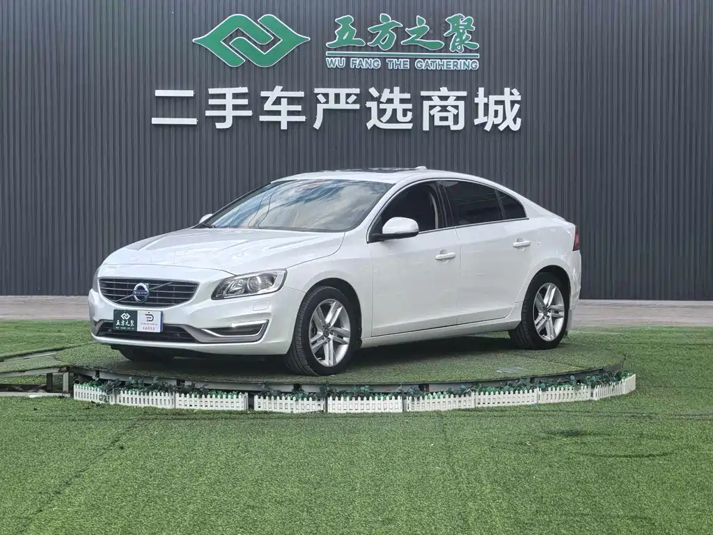 Volvo S60 2015 — фото 1