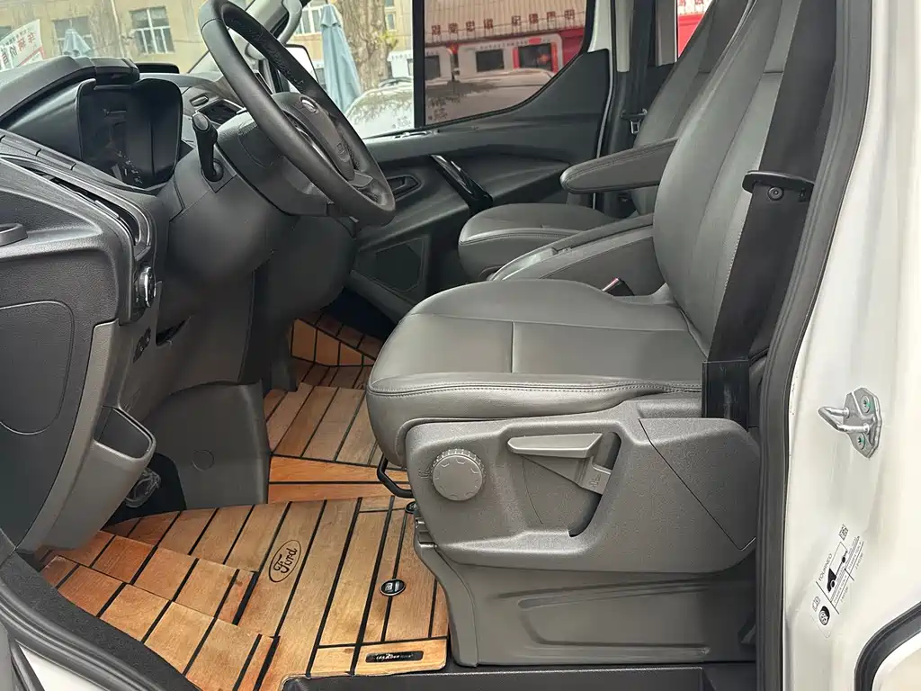 Ford Tourneo 2021 — фото 9