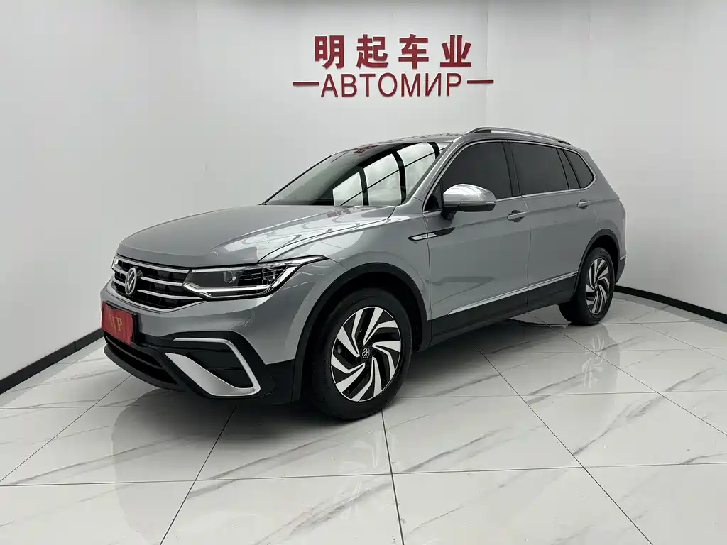 Volkswagen Tiguan L 2023 — фото 1