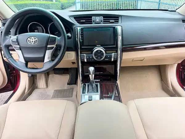 Toyota Reiz 2011