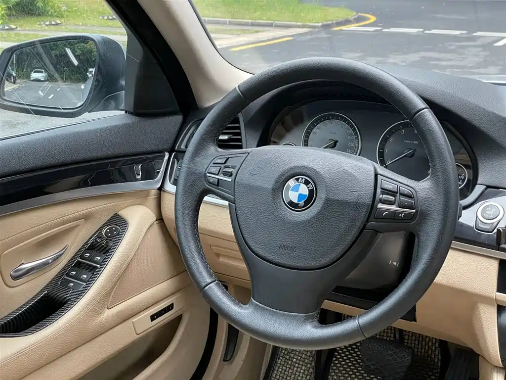 BMW 5 Series 2011 — фото 15