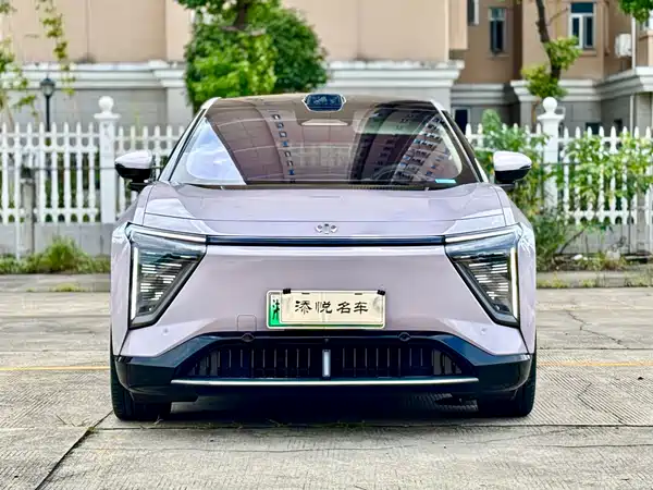 HiPhi Y 2023