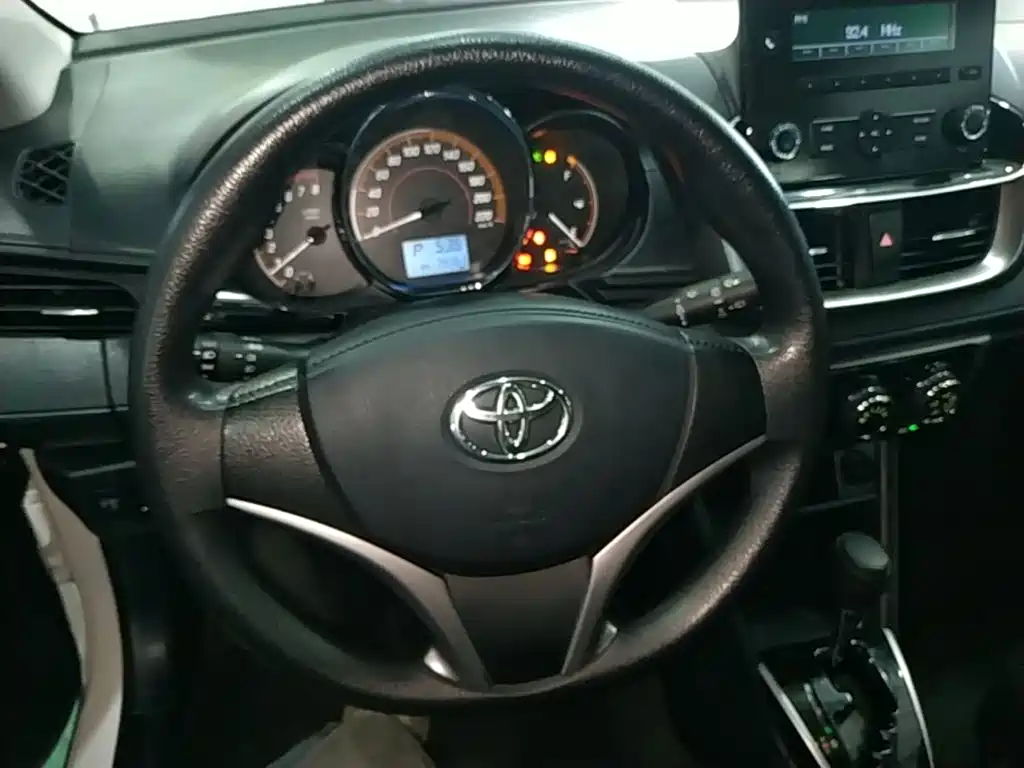 Toyota Yaris L 2021 — фото 11