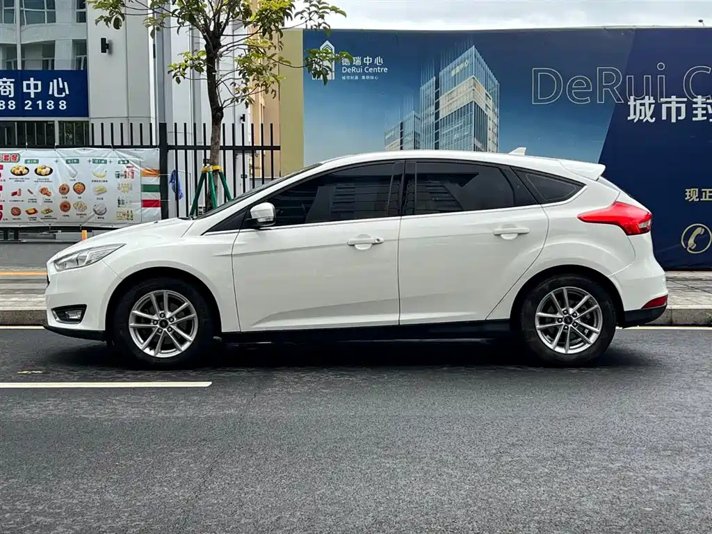 Ford Focus 2018 — фото 27