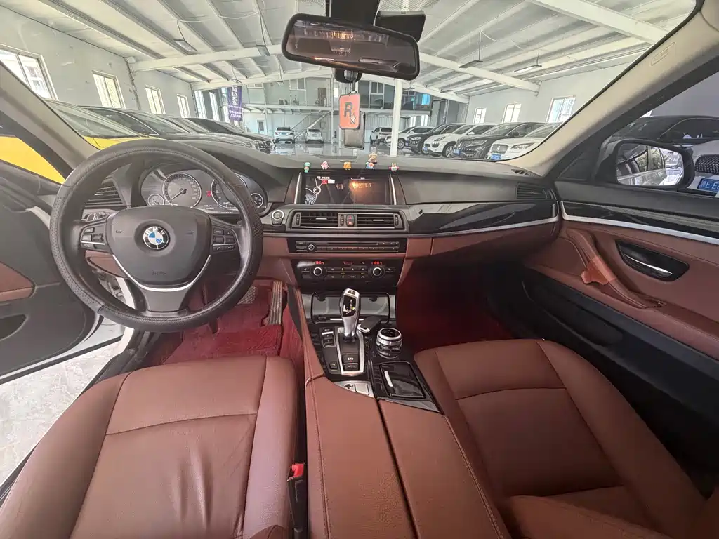 BMW 5 Series 2016 — фото 11