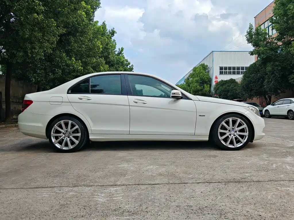 Mercedes-Benz C-Class 2011