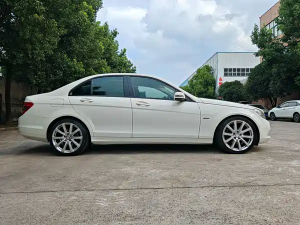 Mercedes-Benz C-Class 2011