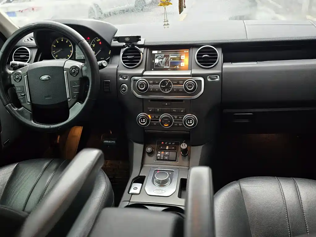 Land Rover Discovery 2016 — фото 10