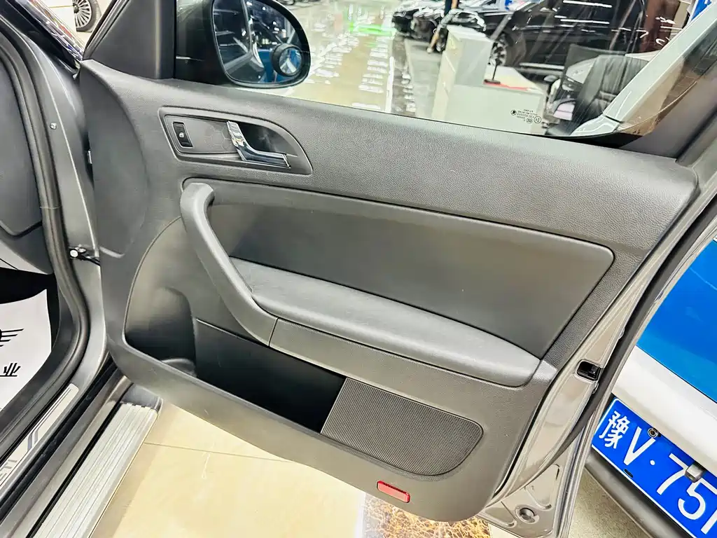 Skoda Yeti 2014 — фото 19