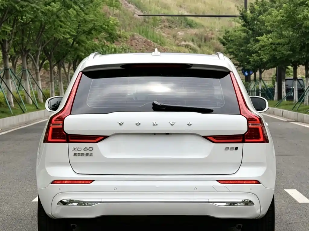 Volvo XC60 2022 — фото 16