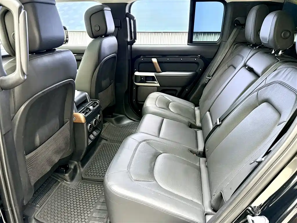 Land Rover Defender 2023 — фото 23