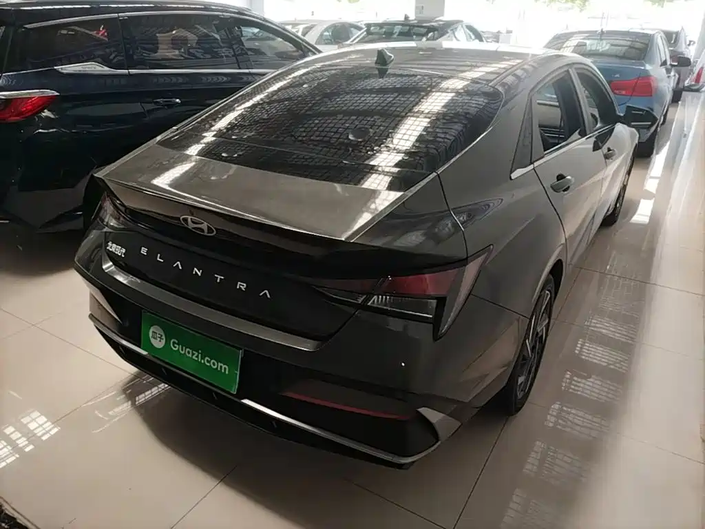 Hyundai Elantra 2024