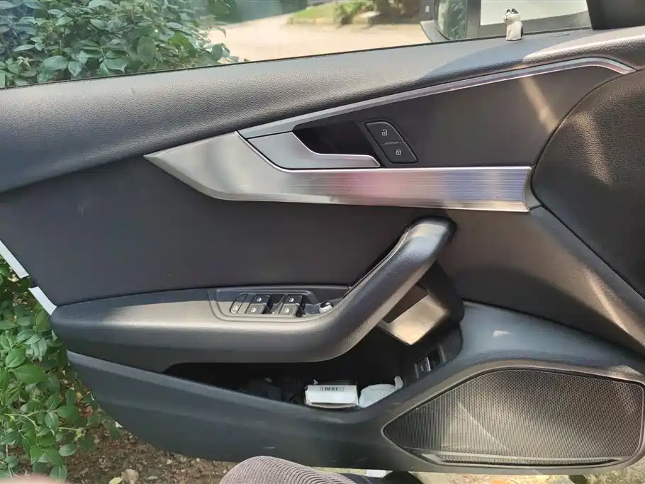 Audi A4L 2018
