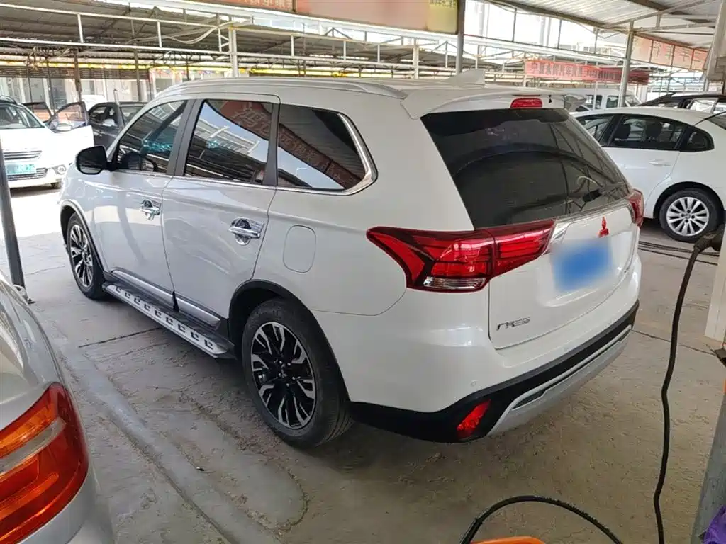 Mitsubishi Outlander 2019 — фото 5