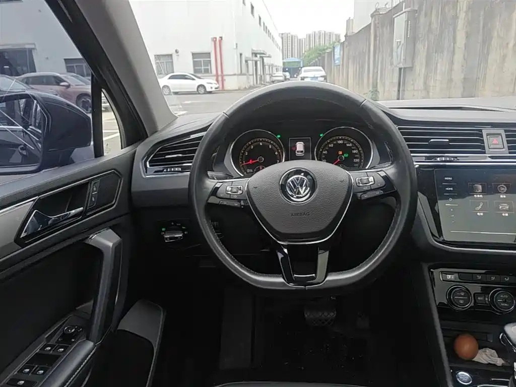 Volkswagen Tiguan L 2020 — фото 11