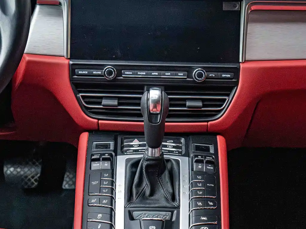 Porsche Macan 2022 — фото 16