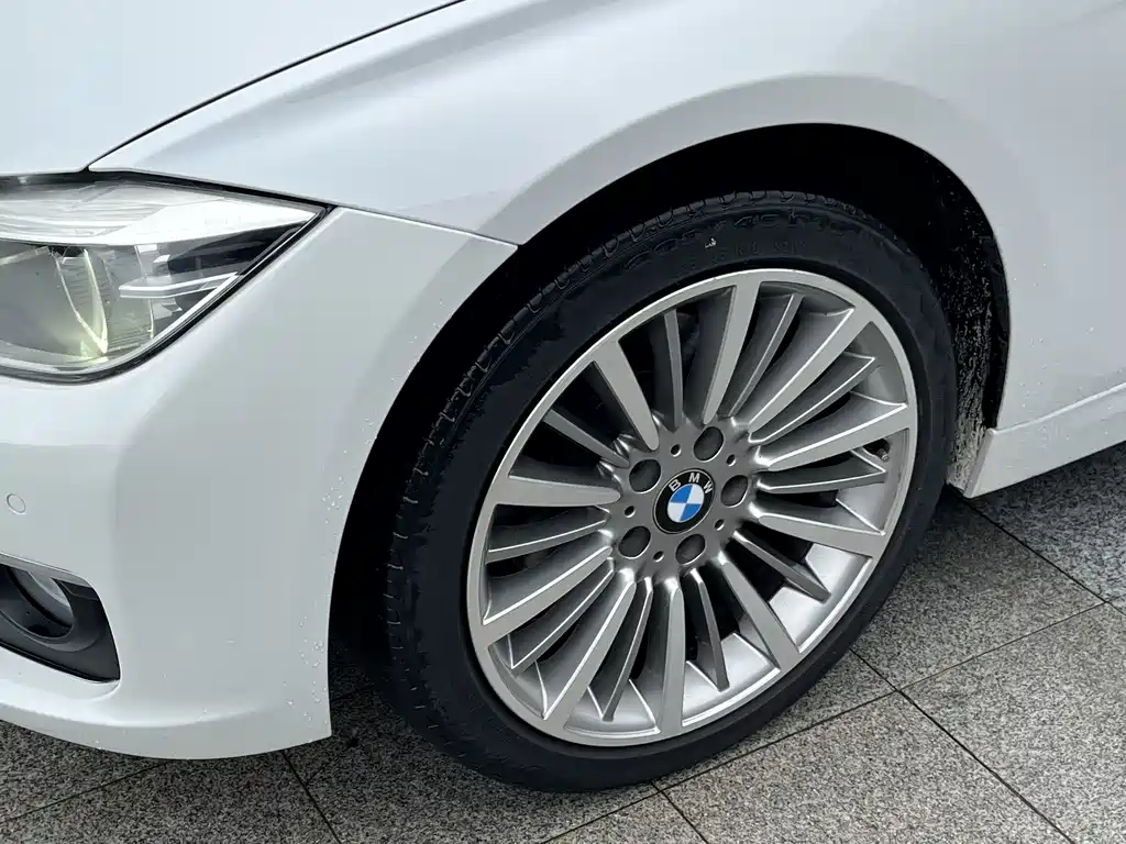 BMW 3 Series 2019 — фото 13