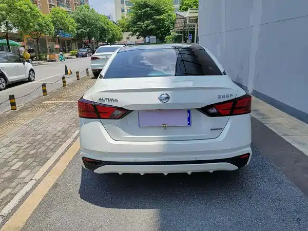 Nissan Teana 2022