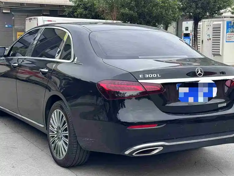 Mercedes-Benz E-Class 2023 — фото 4