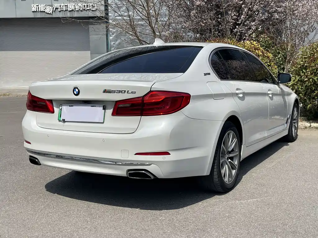 BMW 5 Series New Energy 2018 — фото 9