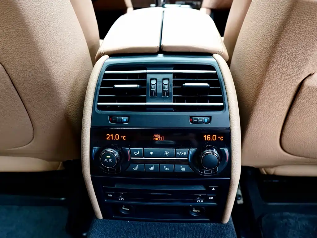 BMW 7 Series 2011 — фото 22