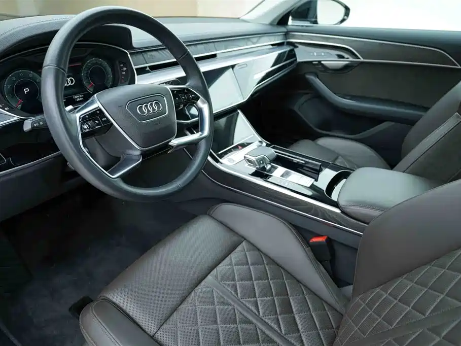 Audi A8 2021 — фото 10