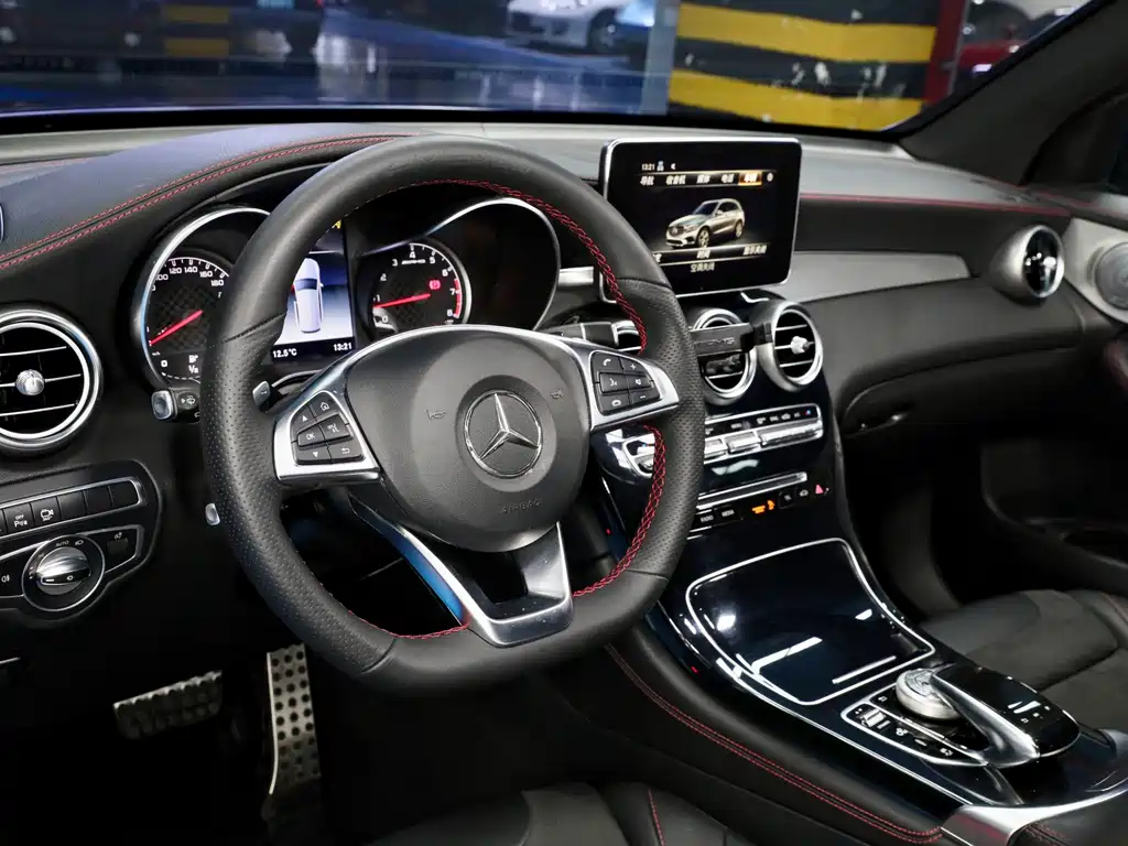 Mercedes-Benz GLC AMG 2019 — фото 12