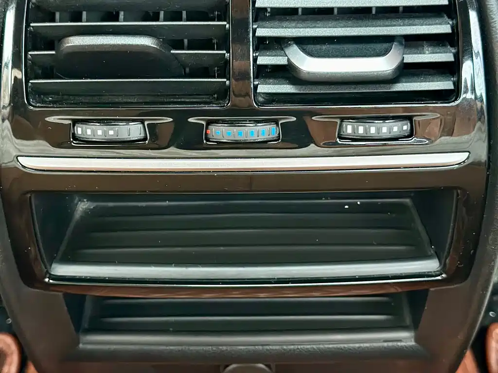 BMW 5 Series 2019 — фото 13