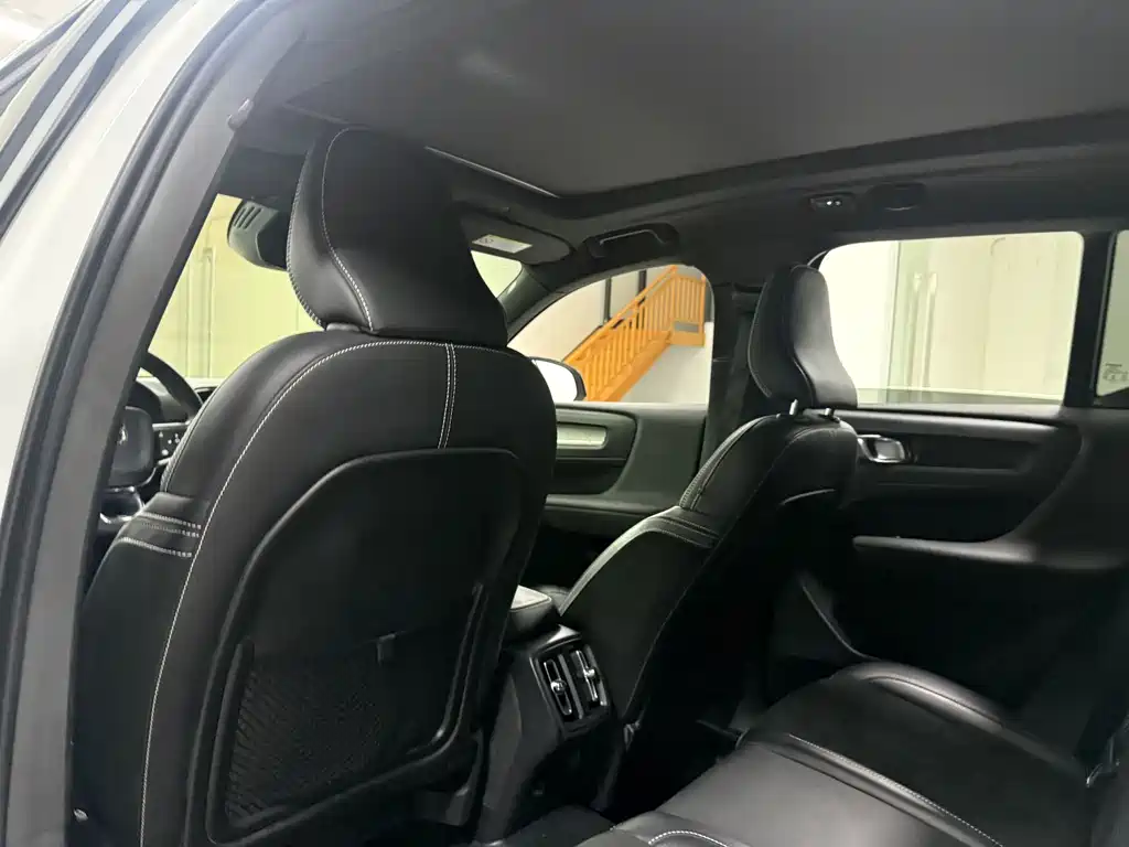 Volvo XC40 2019 — фото 13