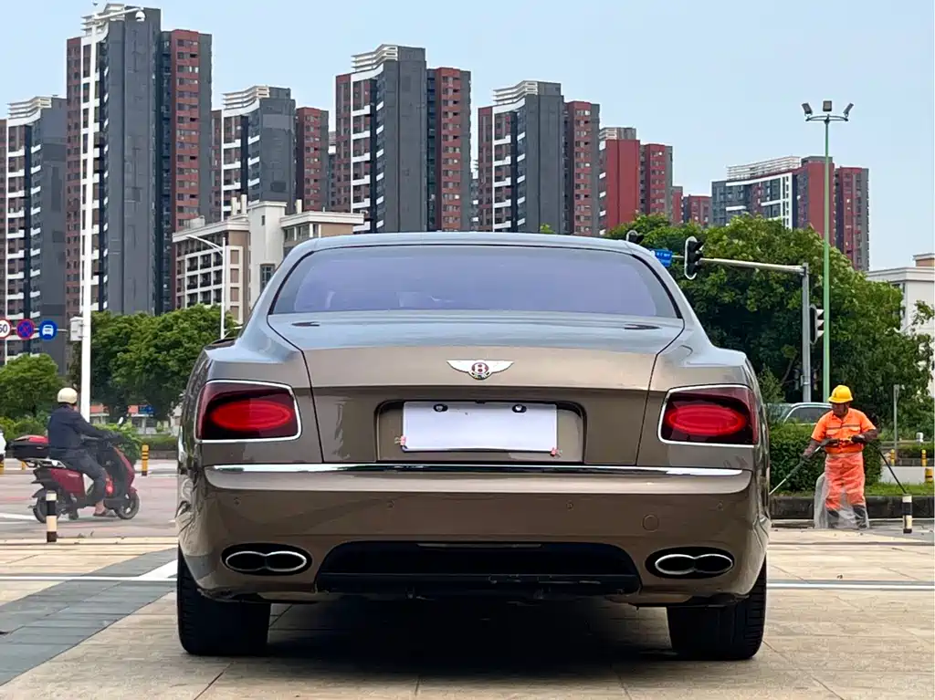 Bentley Flying Spur 2018 — фото 8