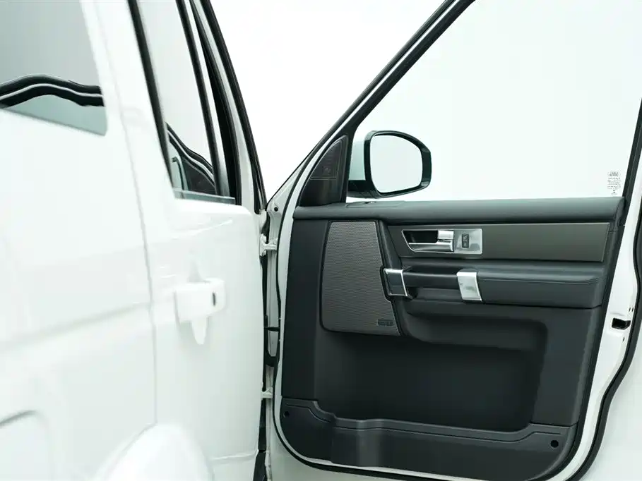 Land Rover Discovery 2016 — фото 24