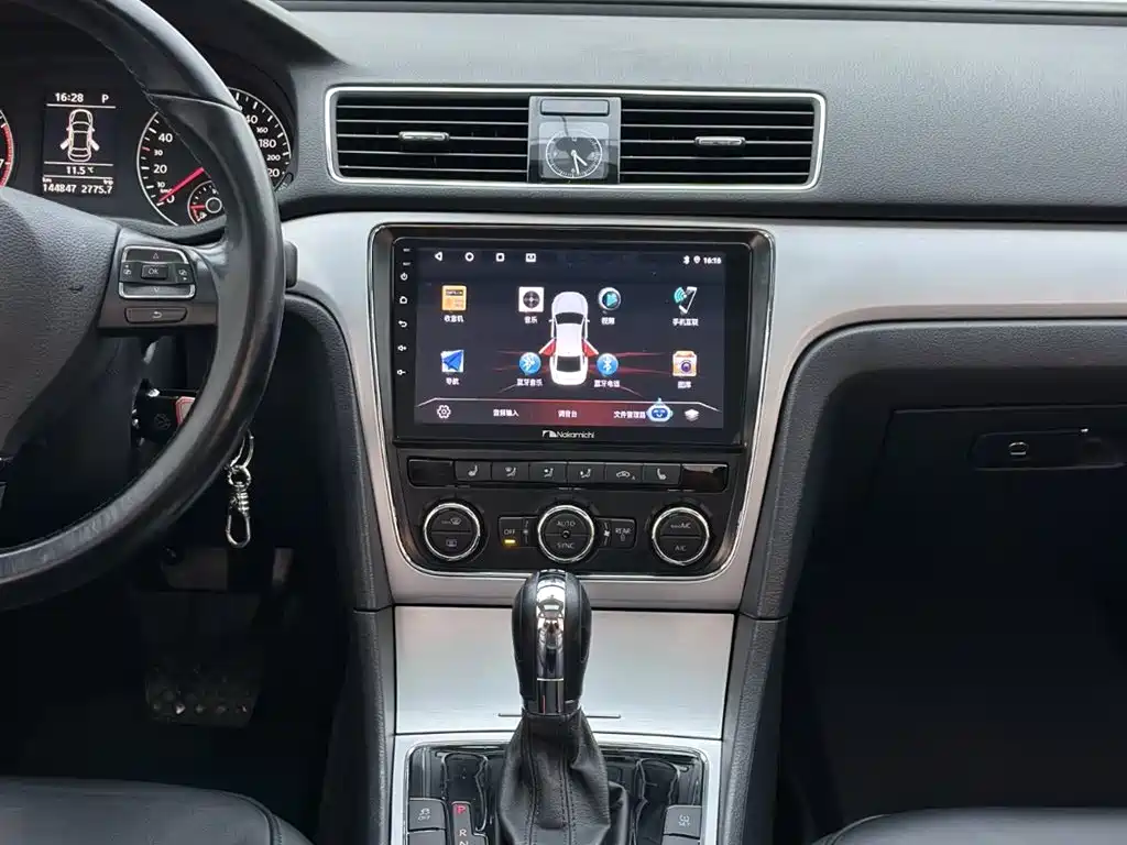Volkswagen Passat 2015 — фото 18
