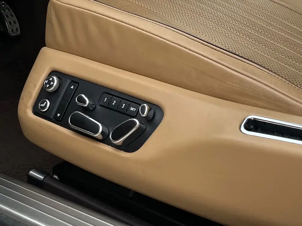 Bentley Flying Spur 2018 — фото 20