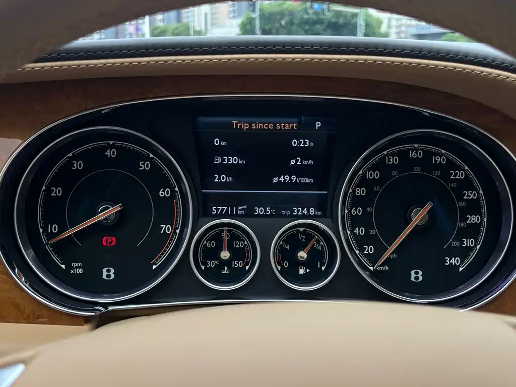 Bentley Flying Spur 2018 — фото 14