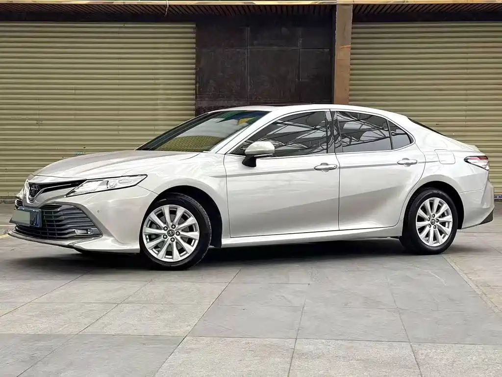 Toyota Camry 2021 — фото 2