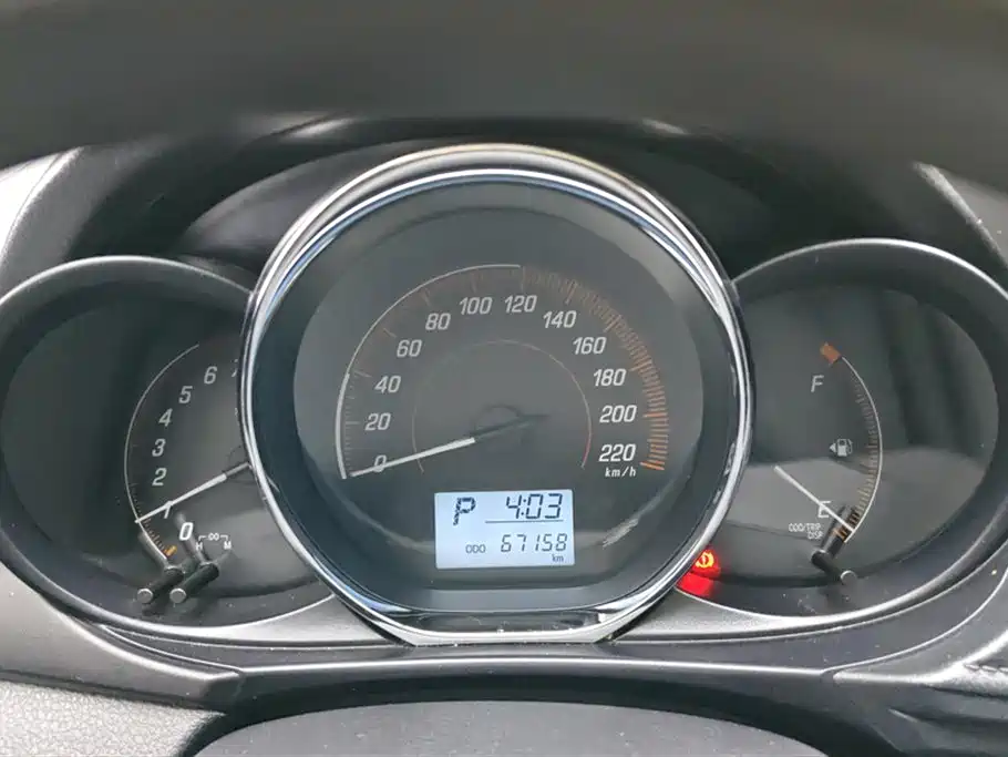 Toyota Yaris L 2021 — фото 14