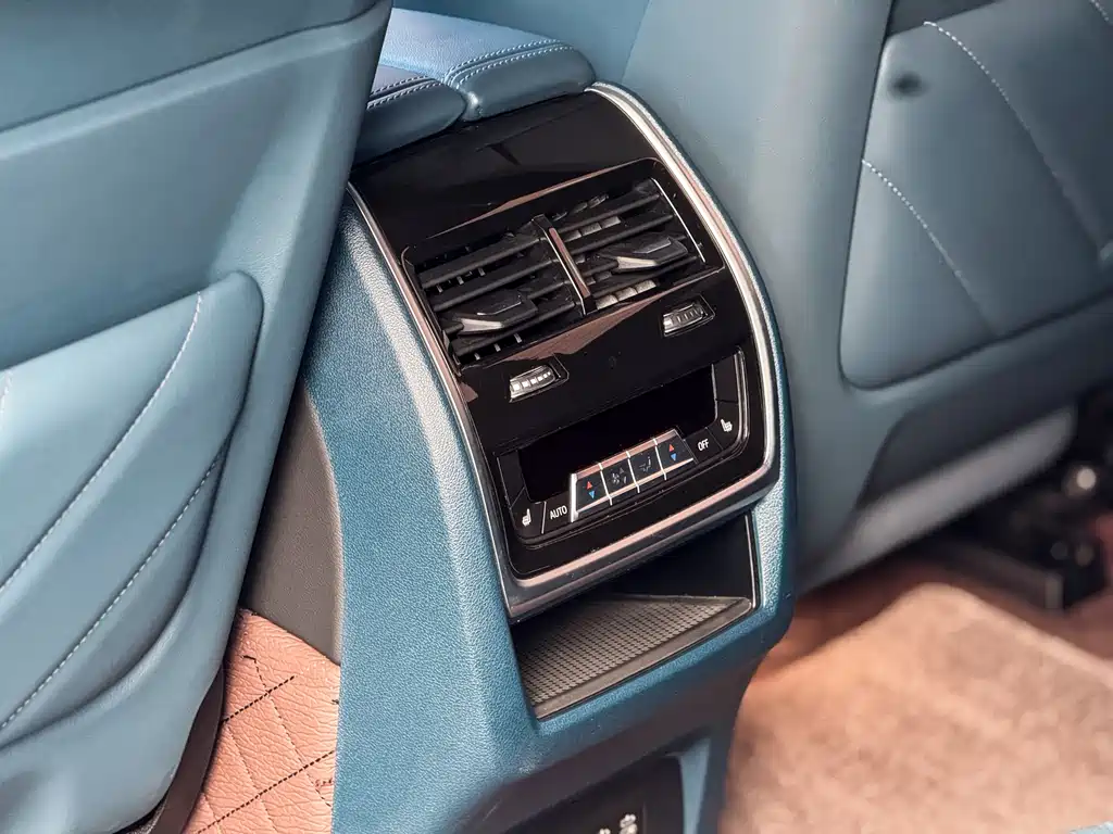 BMW XM 2024 — фото 13