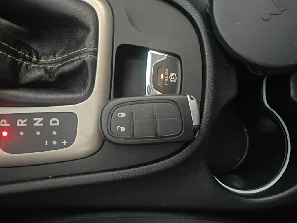 Jeep Cherokee 2017 — фото 9