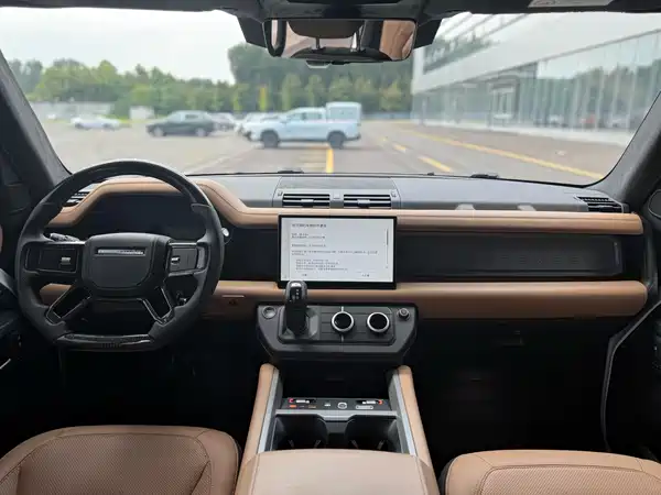 Land Rover Defender 2025