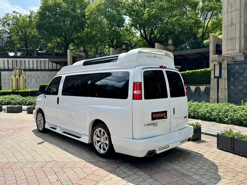 GMC Savana 2018 — фото 5