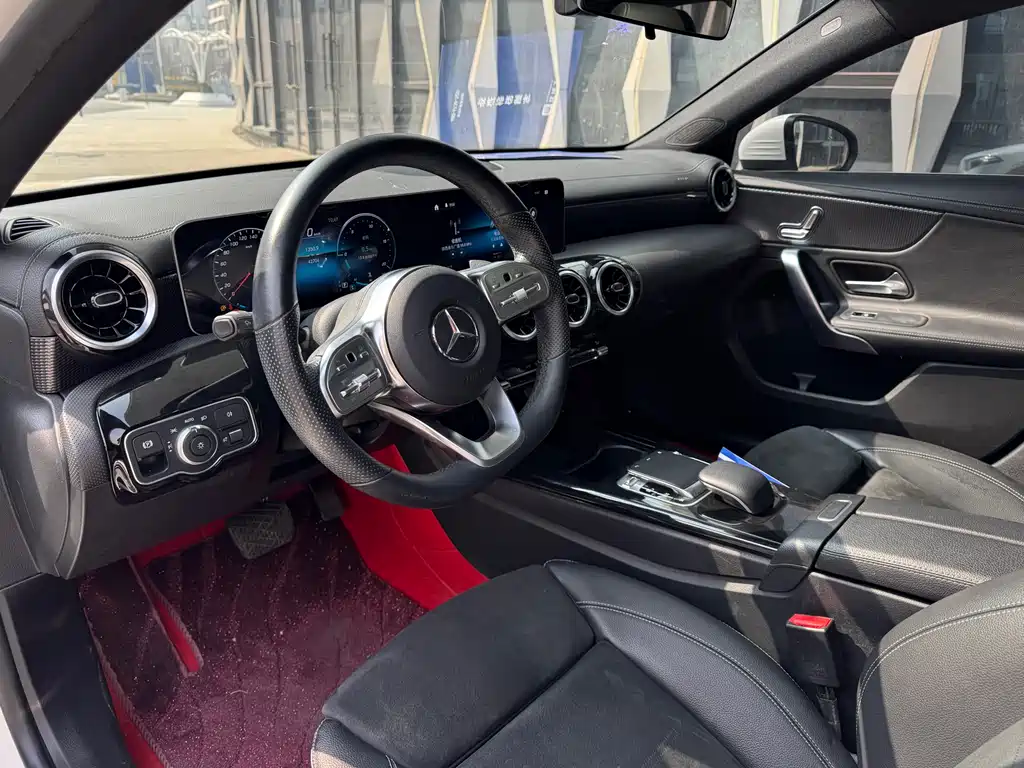 Mercedes-Benz A-Class 2019 — фото 9