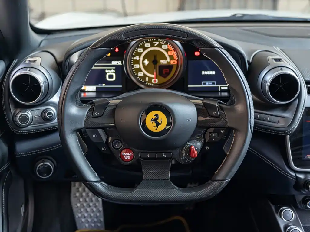 Ferrari GTC4Lusso 2017 — фото 11