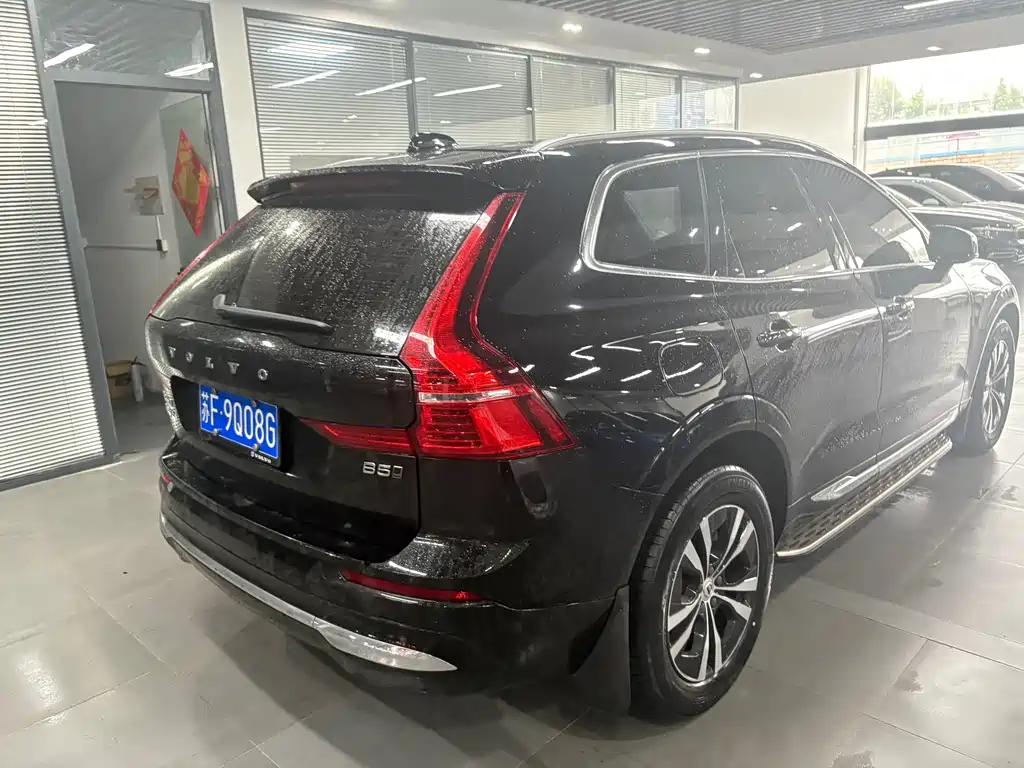 Volvo XC60 2022 — фото 4