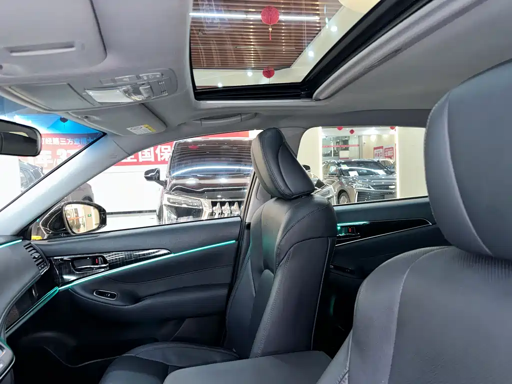 Toyota Crown 2017 — фото 14